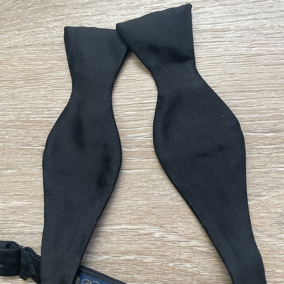 Brook’s Brothers silk black bow tie - Picture 2 of 2